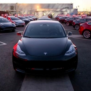 Model 3遭遇生产瓶颈 特斯拉对台企订单锐减40%