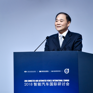 炮轰电动汽车“资质门”，李书福提醒智能汽车莫搞“一窝蜂”